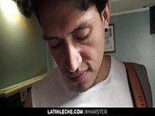 LatinLeche - Cute Stud Latino está convencido de chupar Coc sin cortar