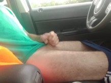 Masturbación en coche público sin lubricante