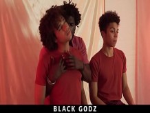BlackGodz - Derek Cline es follado a pelo por un dios negro