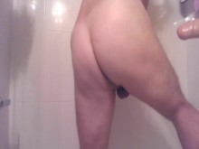 Joeyd desnudo antes de la ducha anal con curvas enorme en el piso