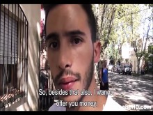 Joven hetero latino, primera vez, sexo gay por dinero en efectivo en primer plano