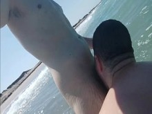Sexo en la playa con olas