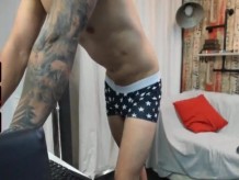 Desnudo rumano chico masturbándose en cam 01