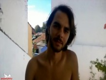 El argentino colgado, Gabe Alonso, nunca ha estado desnudo frente a una cámara