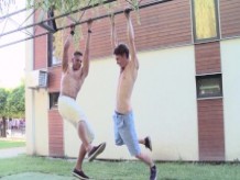 GAYWIRE - Machos europeos con cuerpos musculosos teniendo sexo gay crudo y tórrido