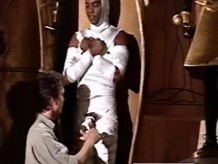 Randy Cochran como una momia cachonda - MUSEO MÍSTICO de Gino Colbert (1990)