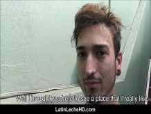 Joven latino gay tiene sexo con un hombre heterosexual casado por dinero en efectivo