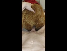 Follando a mi mejor amigo oso de peluche en su culo apretado sin condón (sube el volumen)