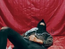 niqab reina travesti mastrubation vistiendo niqab y guante