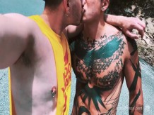 Axel Abysse y Asian Buddy al aire libre Kink Deep Fisting Island