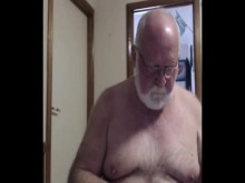 el abuelo se corre en la webcam