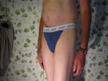 El abuelo david 67 london habla y se desnuda para mostrar pantalones sexys