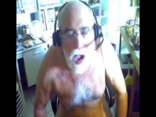 abuelo semen en la webcam