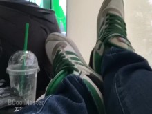 Cómo sentarse en Starbucks como un maestro - Adidas Top 10