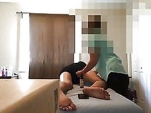 La masajista legítima lentamente cede a Monster Cock Full Audio Pt1