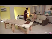 Esposa japonesa con coño espeso seducir para hacer trampa joder en el salón de masajes asiáticos
