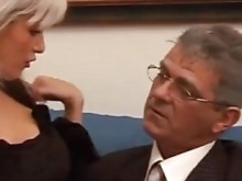 Italiano sabroso y tu pequeña puta