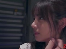 La morena necesita un hombre real para satisfacer sus necesidades