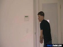 FamilyTwink - Mamá no está aquí para saberlo