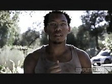 Tabú ciego adolescente golpeado