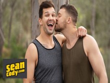Sean Cody - Justin pone a Brysen en sus manos y rodillas y lo folla hasta que se corre en su agujero