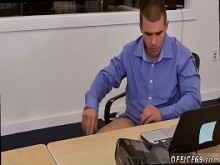 El chico heterosexual siendo tocado mientras corren y el matón recibe mamada gay