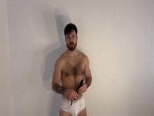 Transformado en un aroma olfateo de cerdo atado