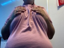 Hombre Tit en la Oficina