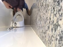 BAÑO PÚBLICO EN ESTACIÓN DE CARRETERA