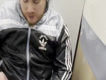 Aasssox se hace una paja en los baños del centro comercial