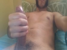 Semental cachondo jugando con su polla