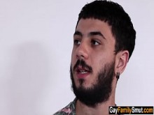 Hijastro se folla a pelo a su padrastro gay musculoso &vert; tabú gay