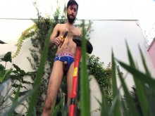 METO LA VERGA EN EL JARDIN