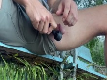 Paja arriesgada en la carretera - Disparando semen