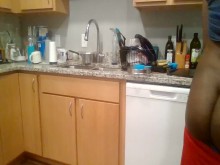 Yo y este gran trasero haciendo algunas tareas domésticas. :)