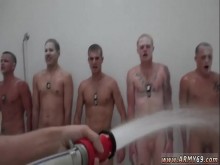 Ejército desnudo ducha gay xxx Las novatadas, la ducha y la follada