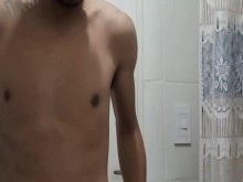 CONT 1 - Chico se masturba en el baño - @Damigxx