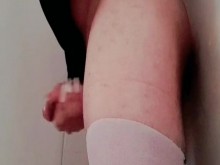 Femboy usa dildo y eyacula