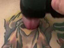 Haciéndome correrme usando una varita por primera vez