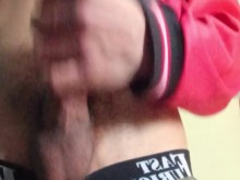 joven masturbándose sol verga grande y gruesa