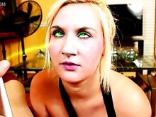 Mamá de control mental se folla a su hijo después de que le guste follar