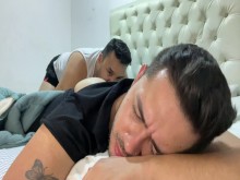 Padrastro me confunde cuando duermo me come el culo a pelo y me lo deja lleno de leche caliente