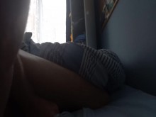 Correrme una gran carga en un consolador - imaginando que me corro en las pelotas de un chico