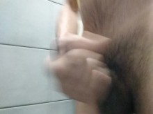 Me encanta cuando escupo sobre el pastel y le doy una palmada en la mano.