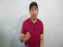 Hombre maduro le da verga a pelo a su joven compañero en el almacen de la tienda! Relato sexual