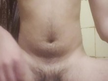 Juguetón jovencito juega con Fleshlight y se corre