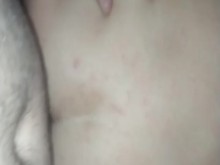 Papá cachondo se folla a pelo el apretado culo rosado de su hijastro de 19 años antes de acostarse y lo abre de par en par