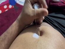 Gritos fuertes de hombre al correrse masivamente sobre el mismo