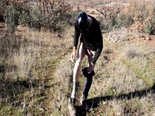 Paseando desnudo por el campo