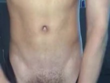 Joven universitario amateur se pajea por primera vez ante la cámara